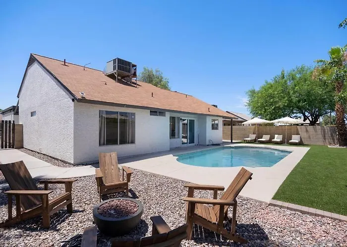 3bd 2ba Cool And Relaxing W Pool! Holiday home