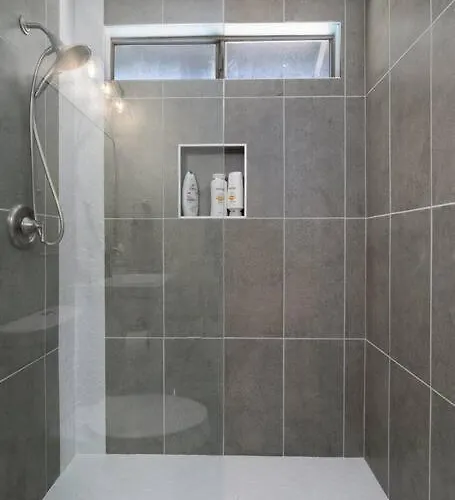 Holiday home 3bd 2ba Cool And Relaxing W Pool!