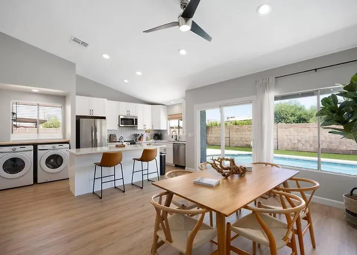 Holiday home 3bd 2ba Cool And Relaxing W Pool! *