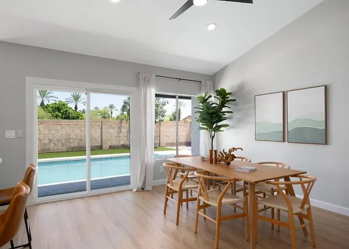 Holiday home 3bd 2ba Cool And Relaxing W Pool! Tempe