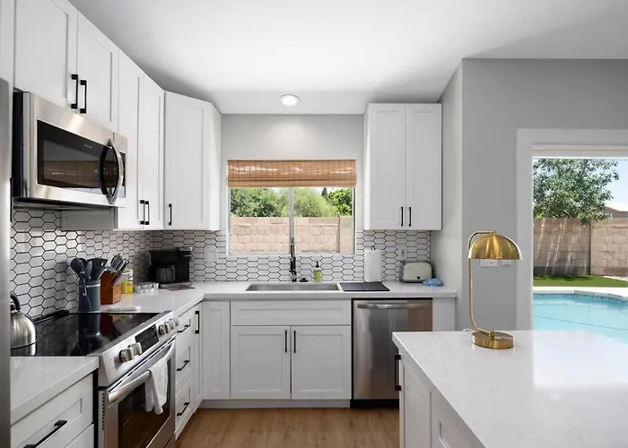 3bd 2ba Cool And Relaxing W Pool! Tempe