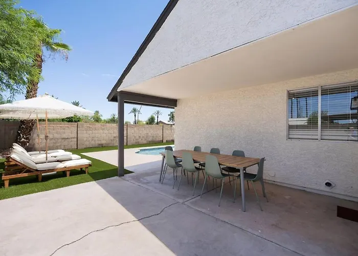3bd 2ba Cool And Relaxing W Pool! Holiday home