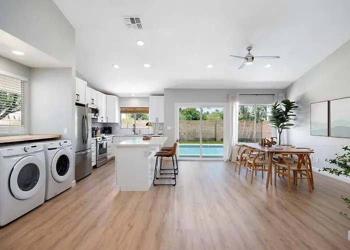 3bd 2ba Cool And Relaxing W Pool! Holiday home *
