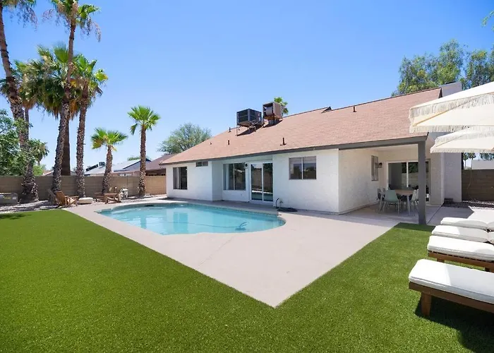 Holiday home 3bd 2ba Cool And Relaxing W Pool!