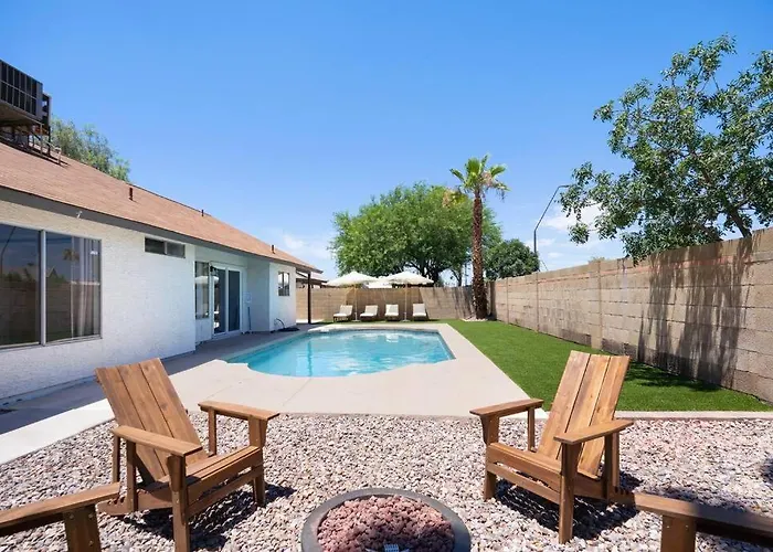 3bd 2ba Cool And Relaxing W Pool! Holiday home Tempe